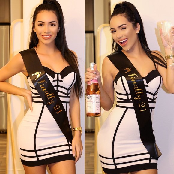 "Finally 21" Birthday Party Sash - Picture 1 of 1